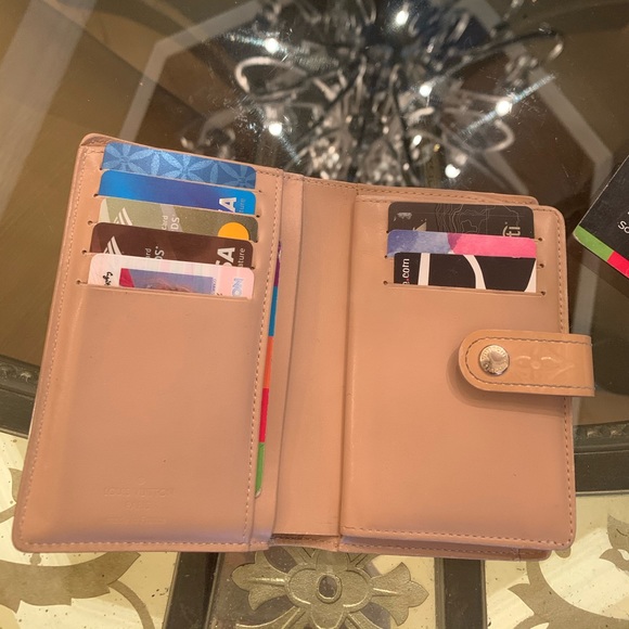 Louis Vuitton Rose Flor Vernis Wallet - Picture 7 of 15